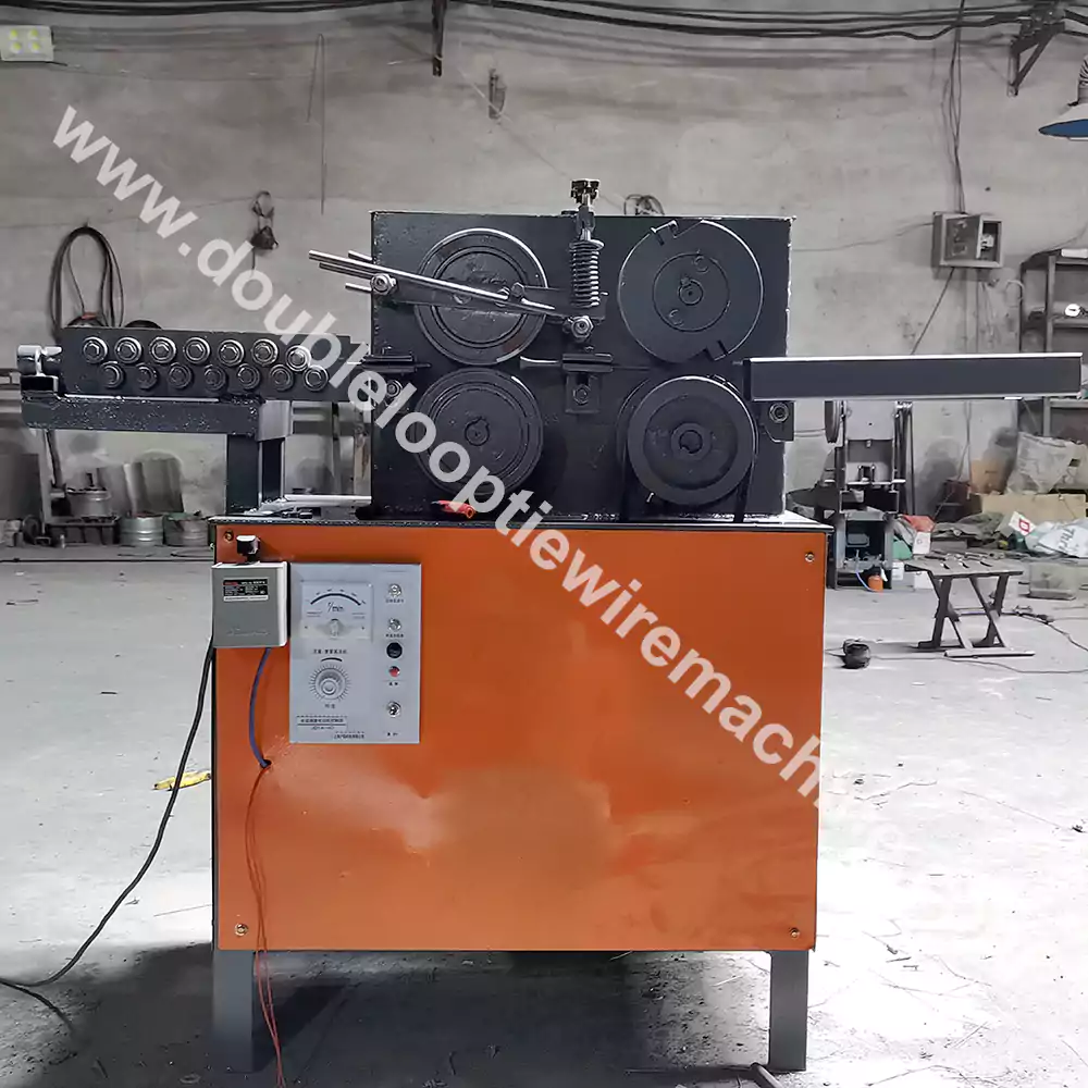Straight cut binding baling wire tie machine