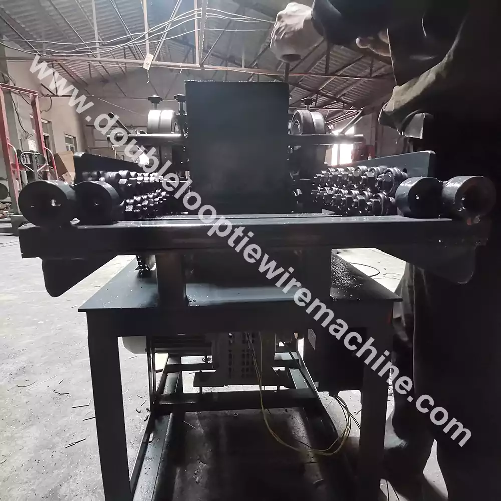 Straight cutting wire tie machine for steel rebar